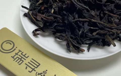 喝了十几罐鸭屎香，我最终锁定了库洛茶的蓝罐和橙罐