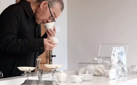 盲测50款，逐一解剖：一款热门鸭屎香的“底裤”都被扒光了